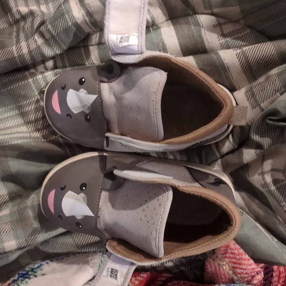 Squeaky Shoes - Picture 7 of 7